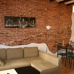 Appartamento Rustic 2 Bedroom Poble Sec, Barcellona